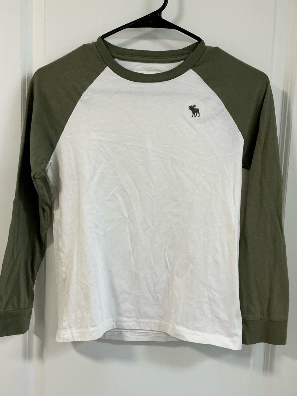 Abercrombie & Fitch Olive Green and White Raglan Long Sleeve Tee Boys Size 9/10